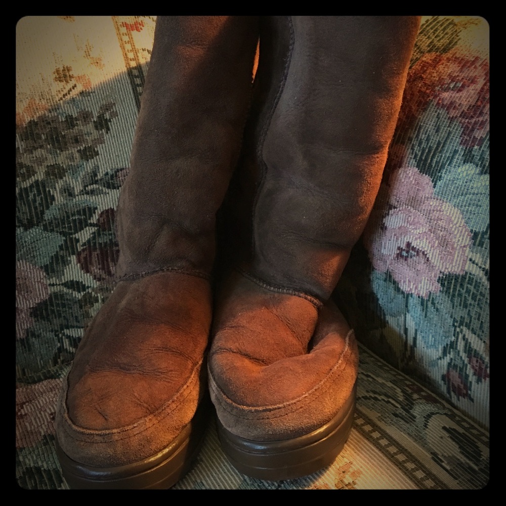 Ugg calf boots in dark brown with geometric lines